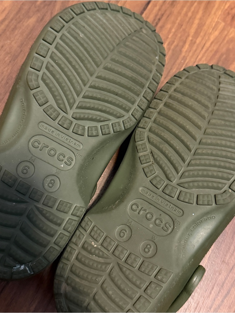 Green Classic Clog Crocs - Picture 3 of 5